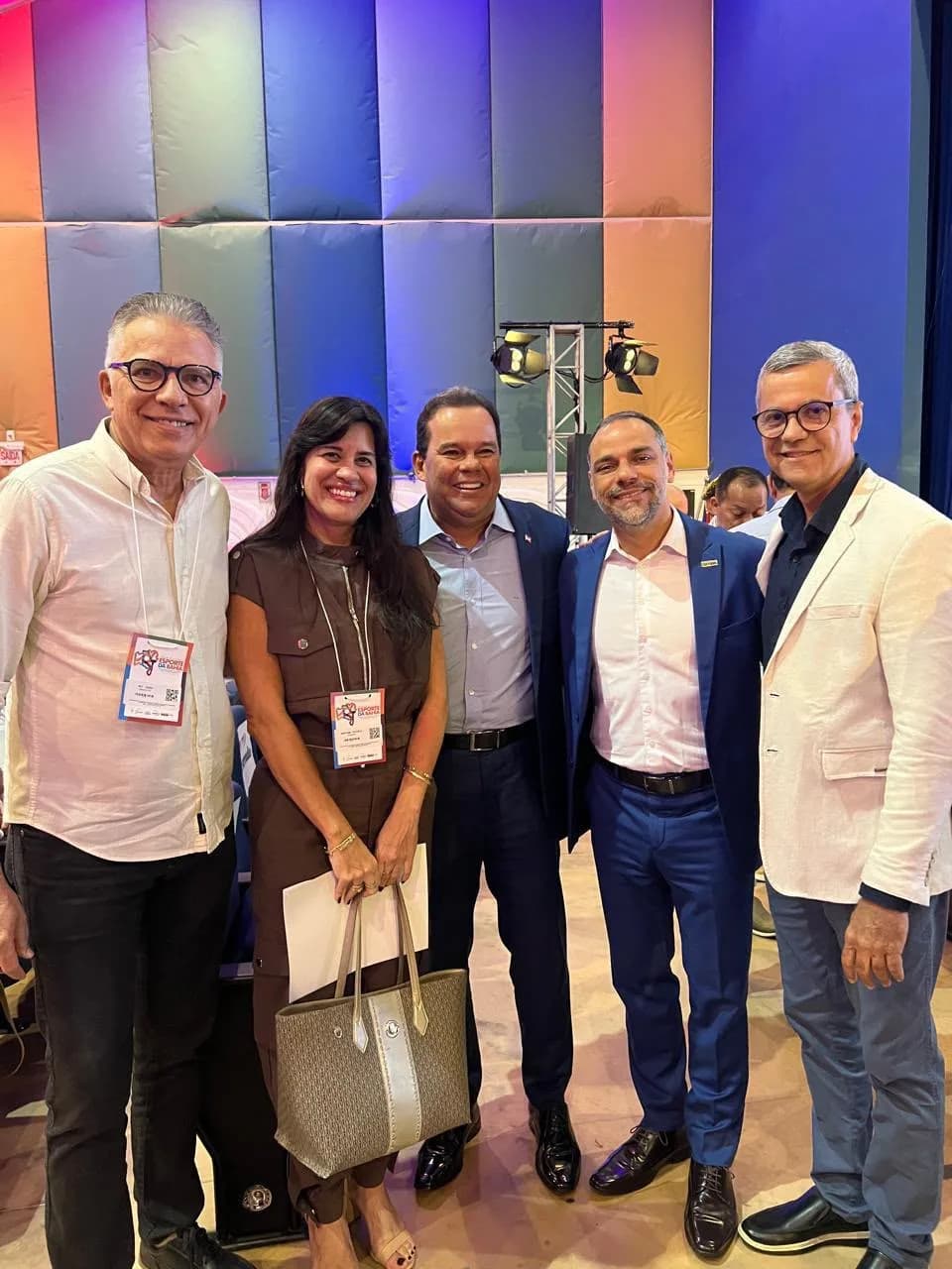 Professor Ney Campello com autoridades em evento institucional do setor esportivo