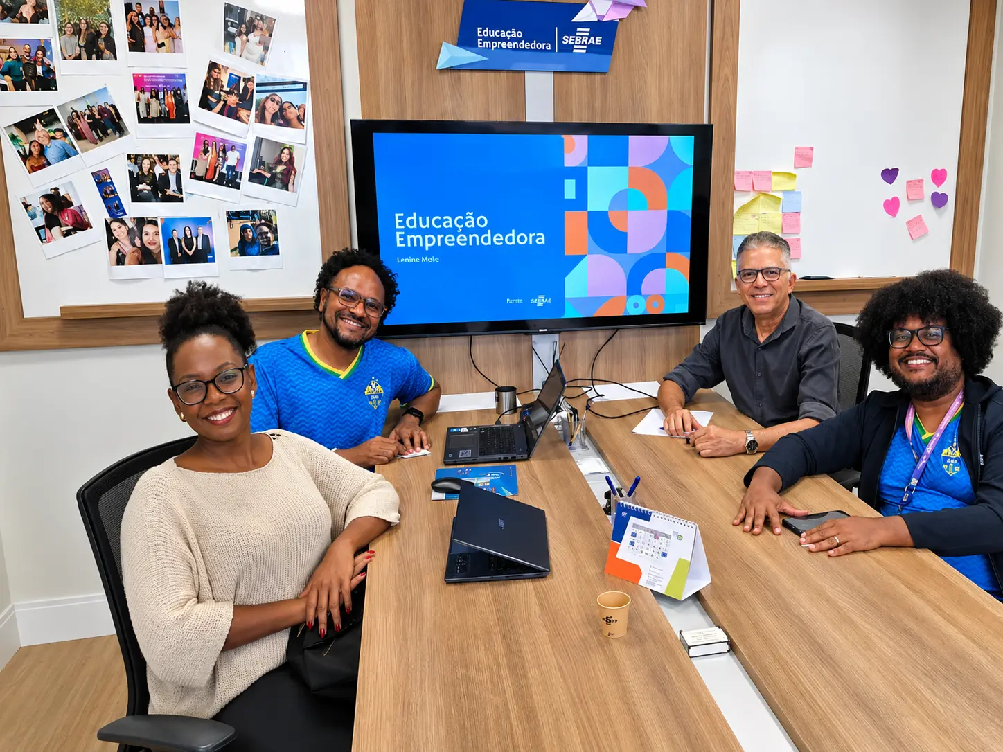 Equipe reunida em encontro de Educação Empreendedora